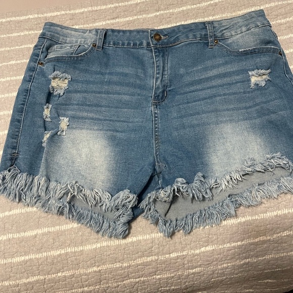 luvamia Women Casual High Waisted Denim Shorts Frayed Raw Hem Ripped Jeans Short - Picture 1 of 6